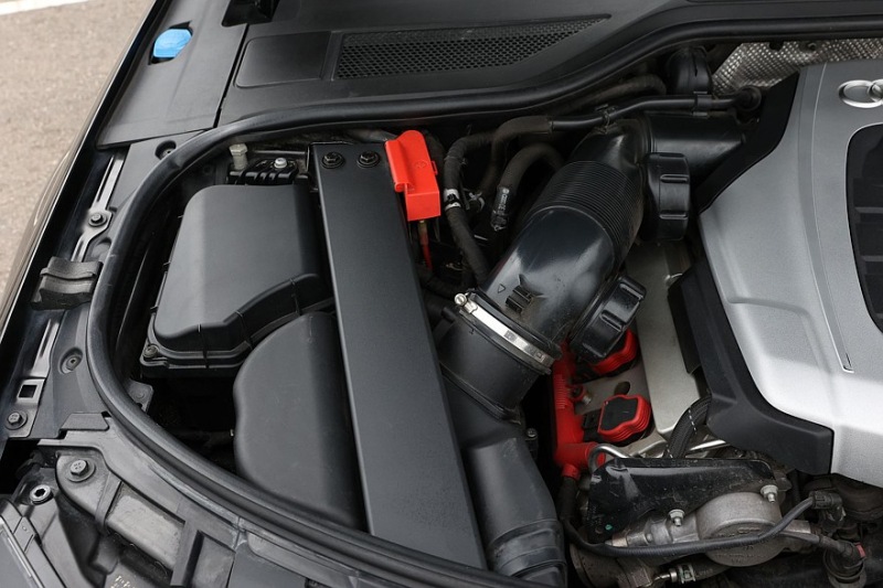 Audi A8 III (D4/4H) пробег: лобовое стекло 500 000, фара 800, светодиодная фара 15 руб