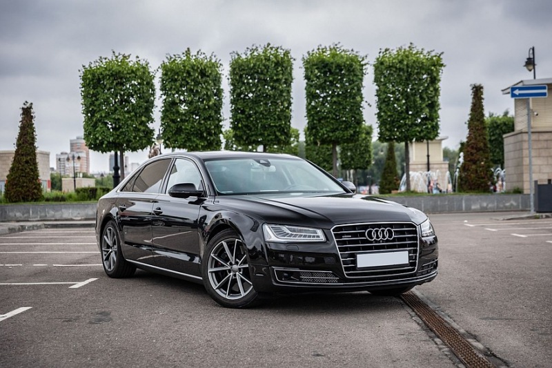 Audi A8 III (D4/4H) пробег: лобовое стекло 500 000, фара 800, светодиодная фара 15 руб