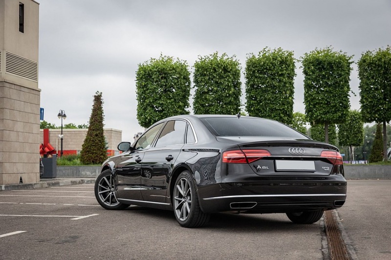 Audi A8 III (D4/4H) пробег: лобовое стекло 500 000, фара 800, светодиодная фара 15 руб