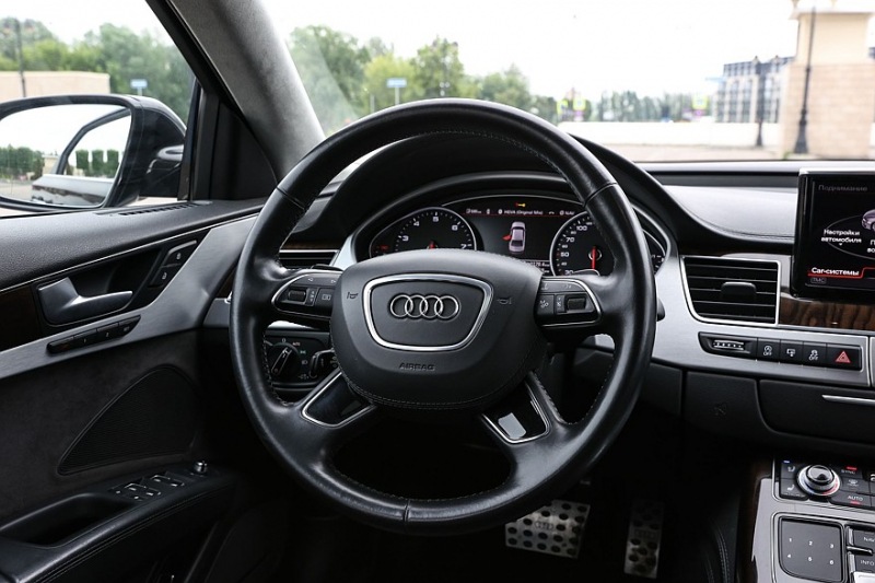 Audi A8 III (D4/4H) пробег: лобовое стекло 500 000, фара 800, светодиодная фара 15 руб