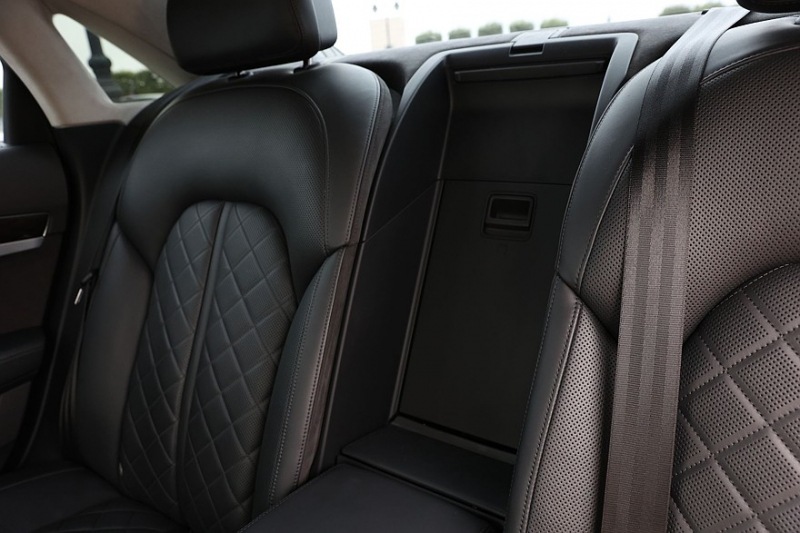 Audi A8 III (D4/4H) пробег: лобовое стекло 500 000, фара 800, светодиодная фара 15 руб