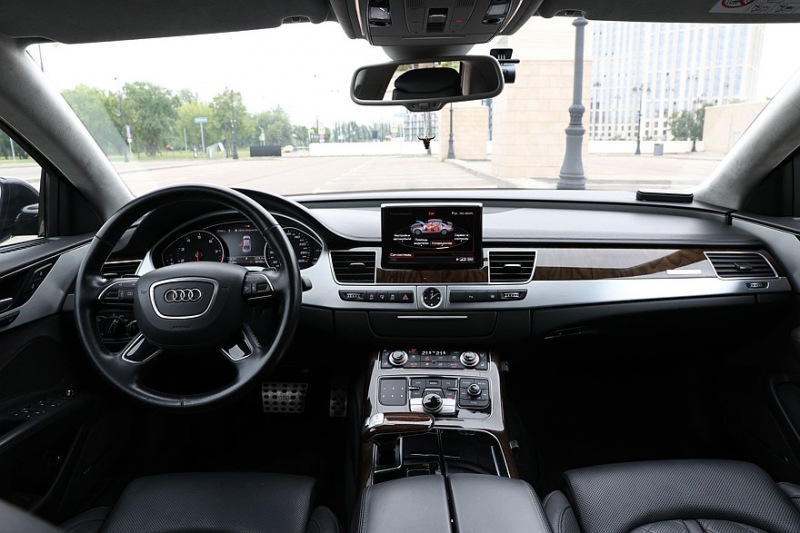 Audi A8 III (D4/4H) пробег: лобовое стекло 500 000, фара 800, светодиодная фара 15 руб