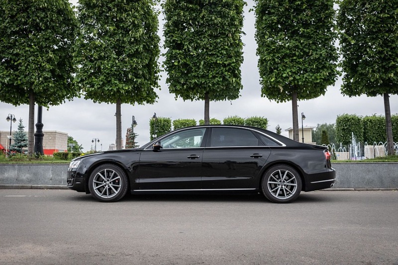 Audi A8 III (D4/4H) пробег: лобовое стекло 500 000, фара 800, светодиодная фара 15 руб