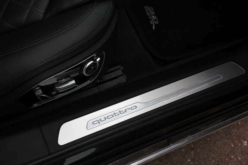 Audi A8 III (D4/4H) пробег: лобовое стекло 500 000, фара 800, светодиодная фара 15 руб
