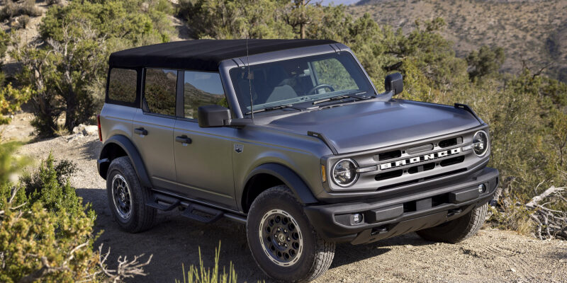 Ford Bronco обновился к 2025 модельному году: цены подросли, вернулась стартовая версия