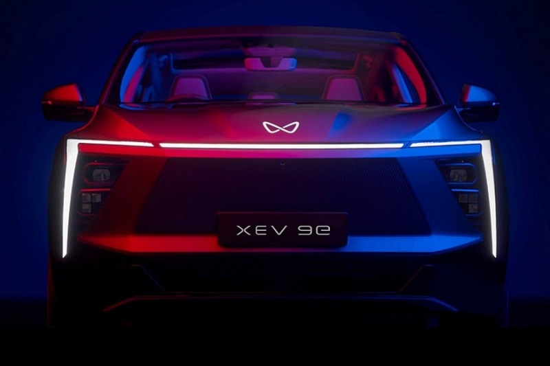 Mahindra India анонсирует одновременно два необычных кроссовера