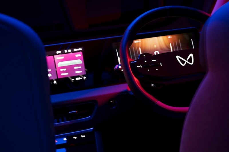 Mahindra India анонсирует одновременно два необычных кроссовера