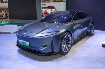 Как Camry, но с электромотором. Toyota представила новый седан