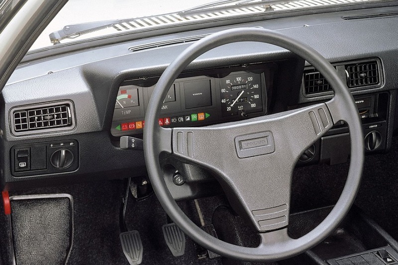Маленький викинг: как появились Volvo серии 300 и чем здесь Renault и DAF