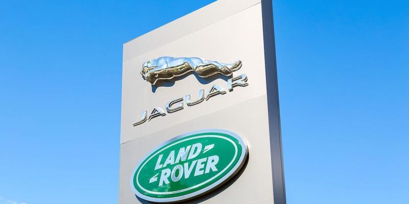 Российские топ-менеджеры выкупили активы Jaguar Land Rover в стране