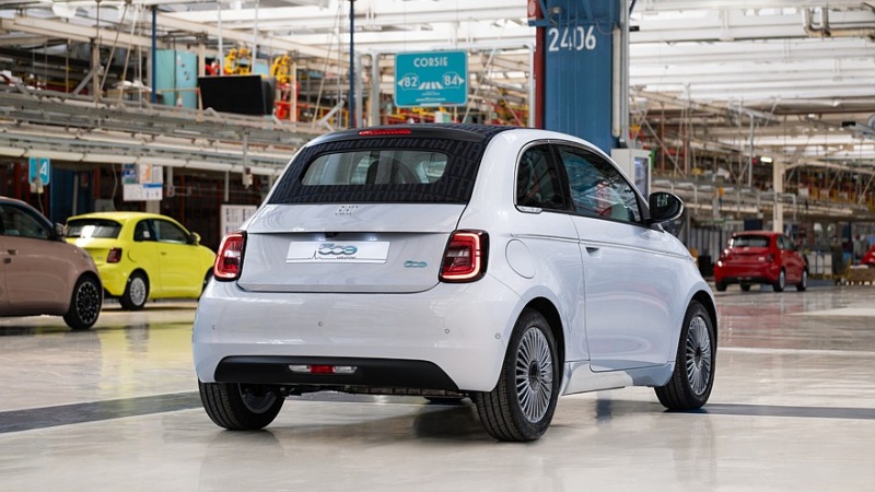 слабый спрос вынуждает Fiat 500e снова остановить производство