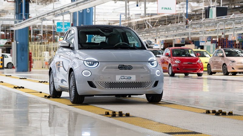 слабый спрос вынуждает Fiat 500e снова остановить производство