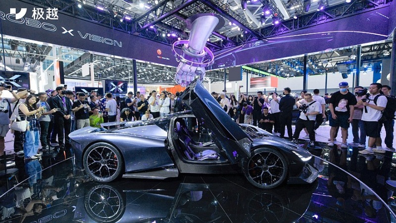 Суперкар Geely Jiyue Robo X: 1,9 секунды до «сотни» и гоночное автономное вождение