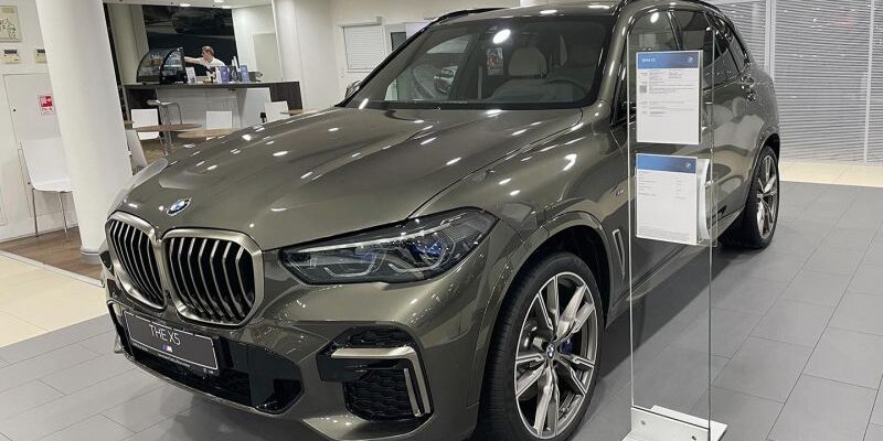 BMW уволил сотрудников, продававших машины в Россию в обход санкций
