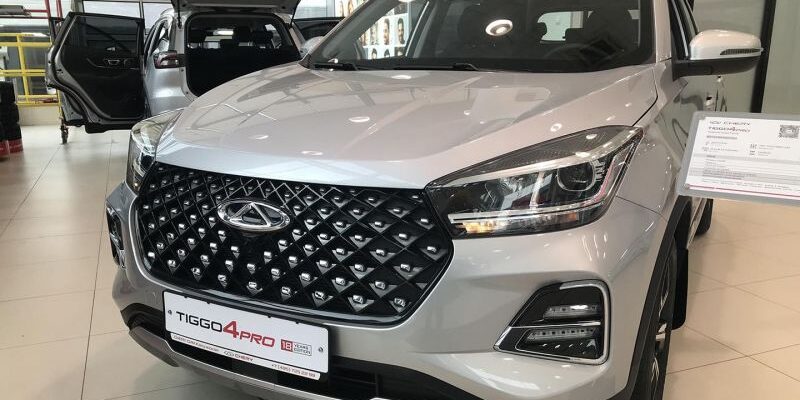 Как изменились цены на самые популярные автомобили в России в 2024 году