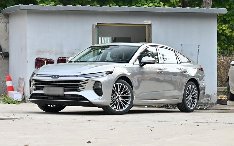 Объявлены цены на новые FAW Besturn T90 и B70 в России. Начать продавать