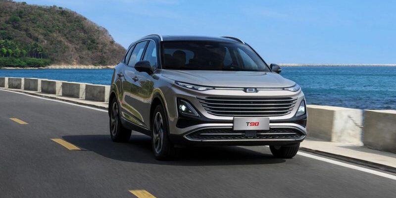 Названы цены новых FAW Bestune T90 и B70 в России. Старт продаж