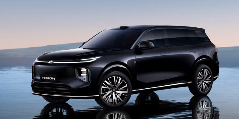 Новый кроссовер Changan Qiyuan C798: рассекречен интерьер