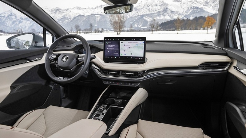 Популярный кроссовер Skoda Enyaq готовится к редизайну: официальные эскизы