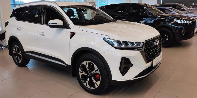 Продажи новых легковых автомобилей в России упали на 29%
