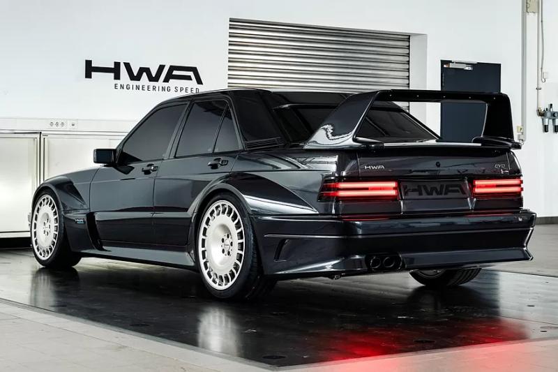 Расшифровка интерьера основателя AMG HWA Evo Restomod: стильно и дорого