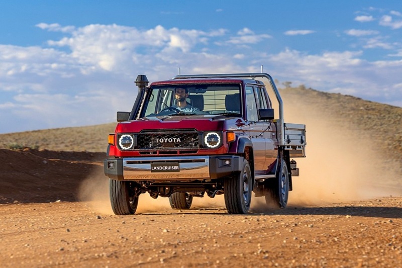 Toyota Land Cruiser 70 теряет двигатель V8 на ключевых рынках и получает новую версию с механической коробкой передач