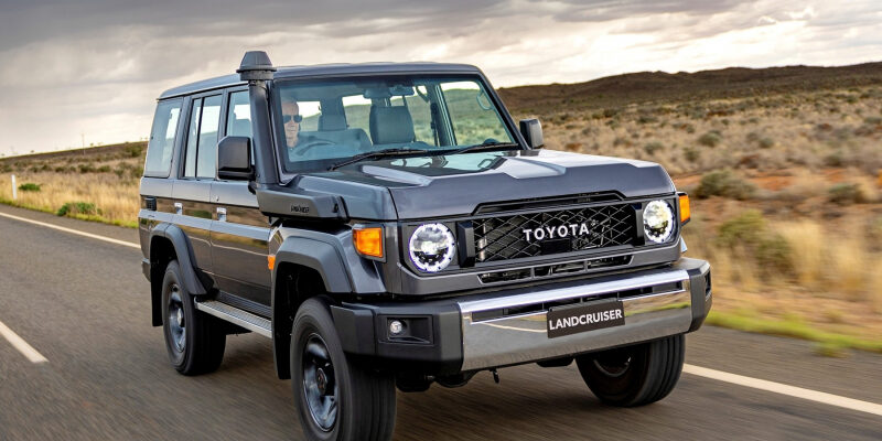 Toyota Land Cruiser 70 лишился мотора V8 на главном рынке и получил новую версию с МКП