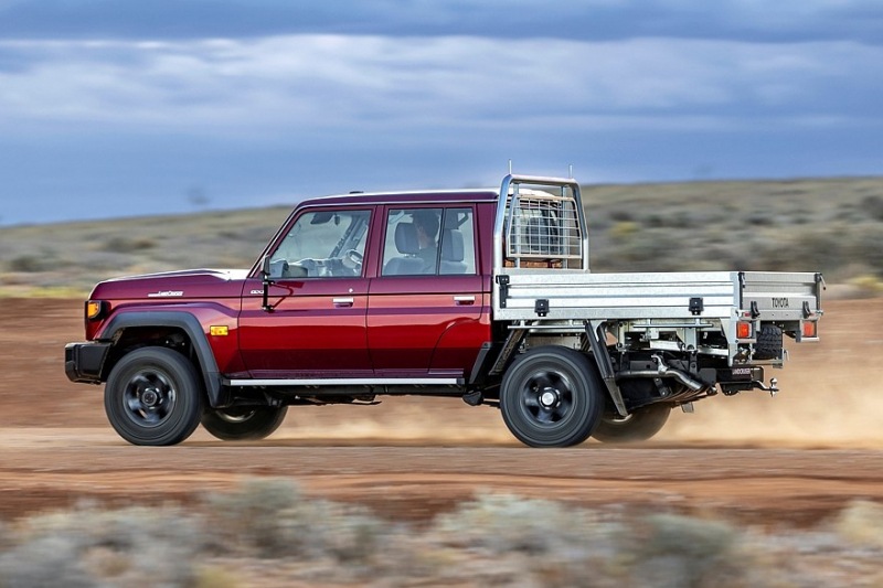 Toyota Land Cruiser 70 теряет двигатель V8 на ключевых рынках и получает новую версию с механической коробкой передач