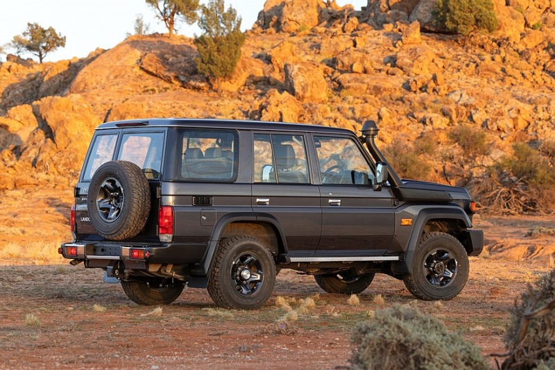 Toyota Land Cruiser 70 теряет двигатель V8 на ключевых рынках и получает новую версию с механической коробкой передач