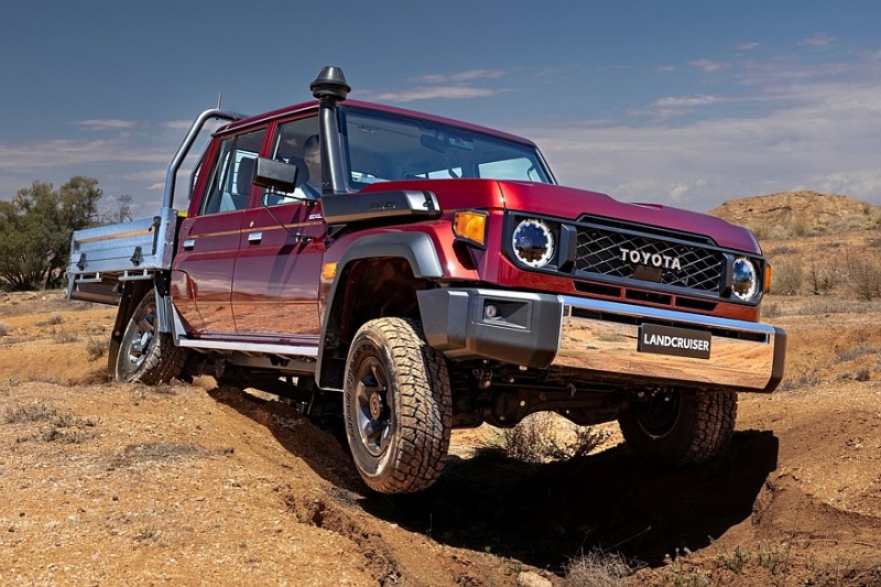 Toyota Land Cruiser 70 теряет двигатель V8 на ключевых рынках и получает новую версию с механической коробкой передач