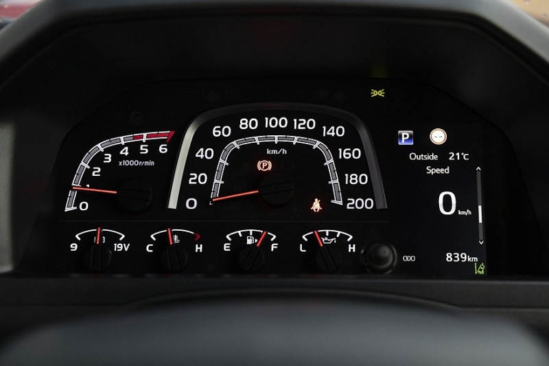 Toyota Land Cruiser 70 теряет двигатель V8 на ключевых рынках и получает новую версию с механической коробкой передач