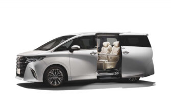 У минивэнов Toyota Alphard и Vellfire появились версии с PHEV-установкой