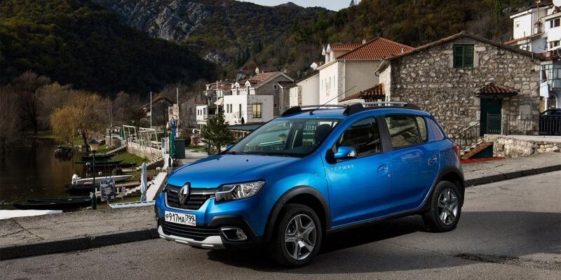 В России в продаже появился 3-летний Renault Sandero без пробега. Цена