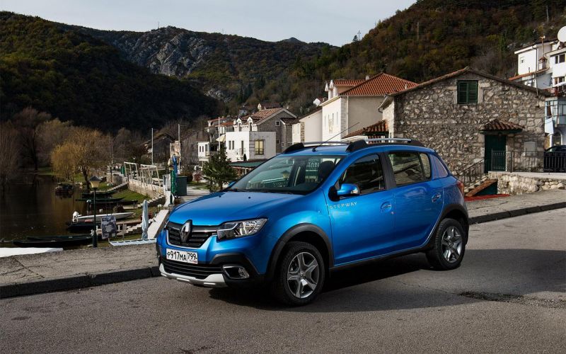 В России поступил в продажу 3-летний Renault Sandero без пробега цена