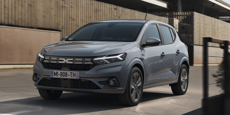 Dacia Sandero нового поколения получит внешность в стиле Duster и останется хэтчбеком