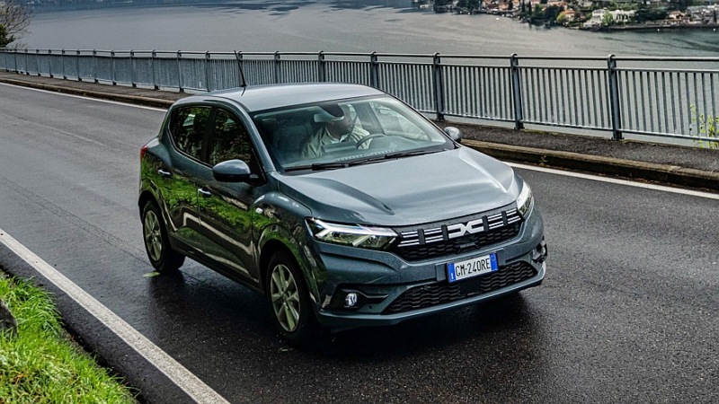 Dacia Sandero следующего поколения будет иметь внешний вид в стиле Duster и по-прежнему будет хэтчбеком