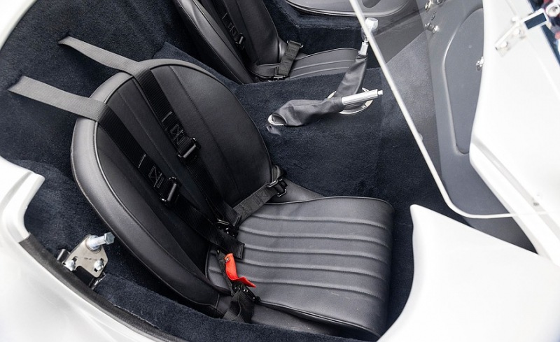 Родстер Factory Five Mk5: классика нового поколения для зрелых водителей