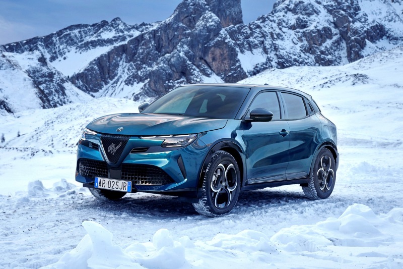 Как джип, только красивее: Alfa Romeo Junior покупает полноприводную версию Q4