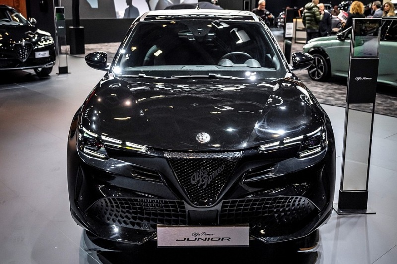 Как джип, только красивее: Alfa Romeo Junior покупает полноприводную версию Q4