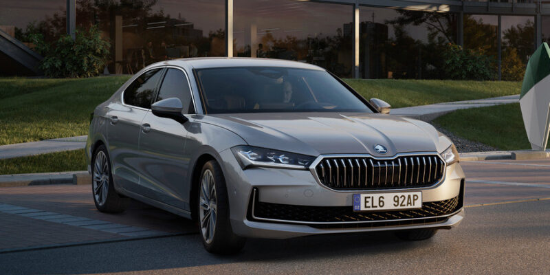 Лифтбеку Skoda Superb добавят полноценную гибридную версию