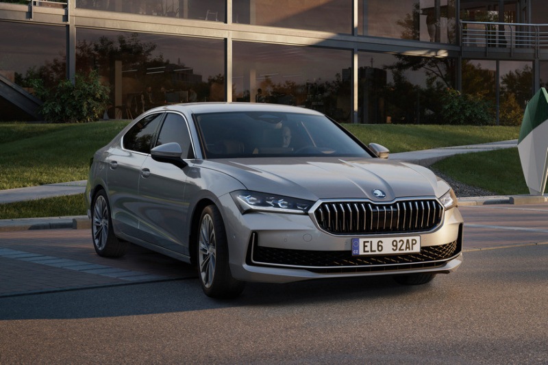 Лифтбек Skoda Superb будет представлен в полностью гибридной версии
