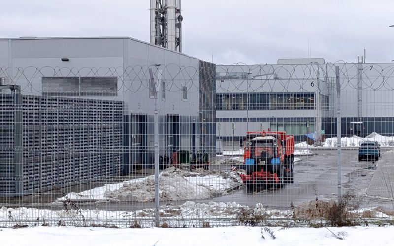Новый кроссовер Exeed был замечен на заводе Mercedes в Московской области фото