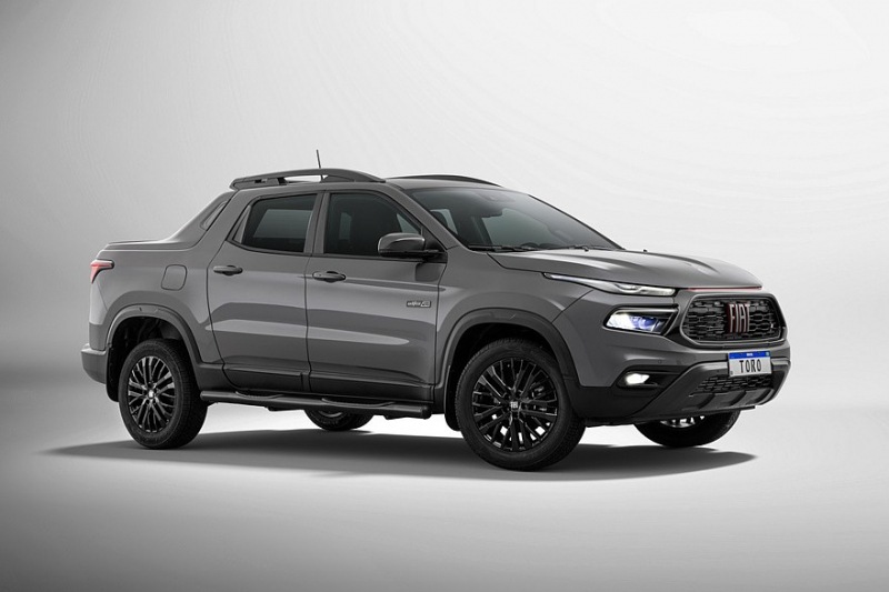 Пикап Fiat Toro восстановлен до богатой версии Ultra, но без дизеля и полного привода