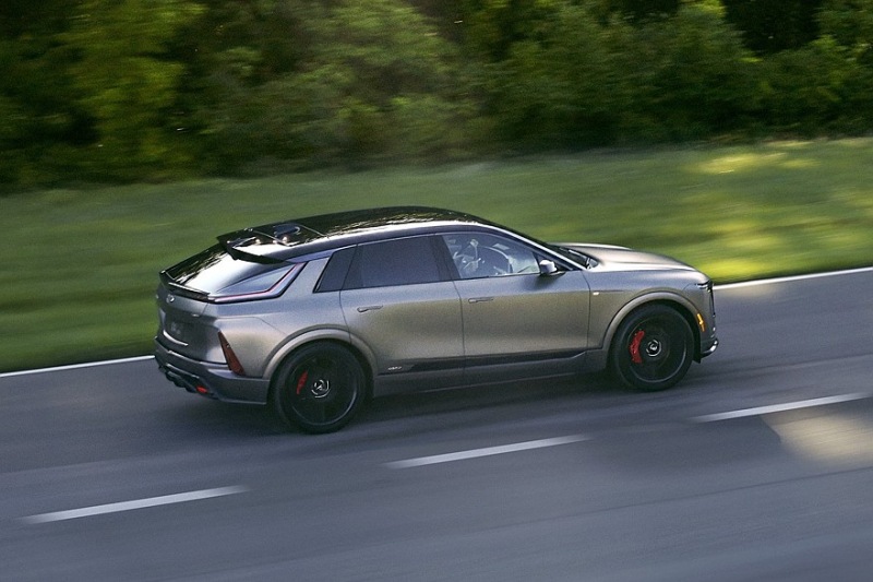 Спортивный кроссовер Cadillac Lyriq-V: режим Track и уникальный саундтрек