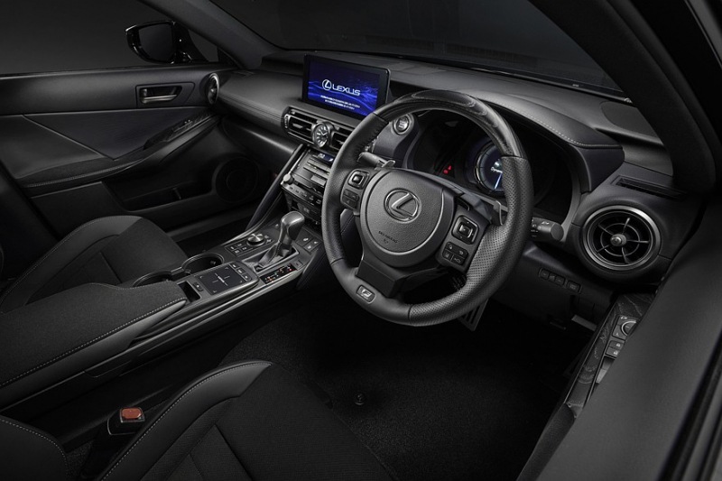Седан Lexus IS теперь доступен в специальной версии F Sport Black IV