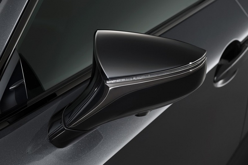 Седан Lexus IS теперь доступен в специальной версии F Sport Black IV