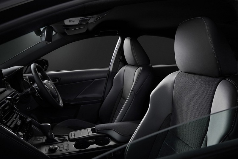 Седан Lexus IS теперь доступен в специальной версии F Sport Black IV