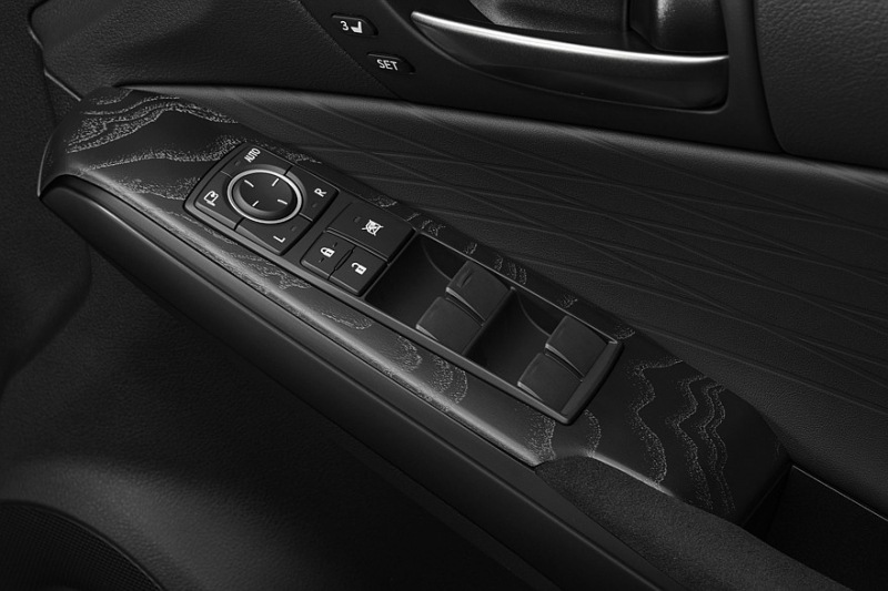 Седан Lexus IS теперь доступен в специальной версии F Sport Black IV