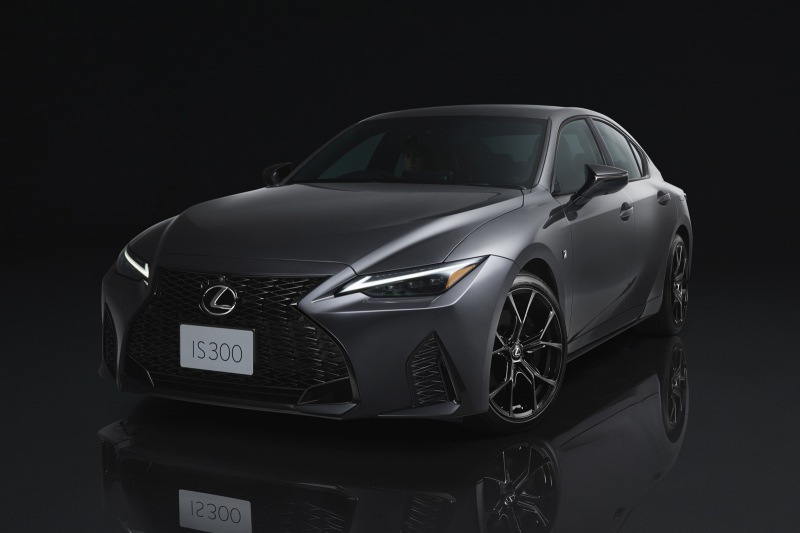 Седан Lexus IS теперь доступен в специальной версии F Sport Black IV