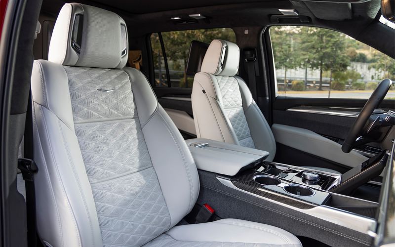 Обновленный 682-сильный Cadillac Escalade-V прибывает в Россию. Фотографии и цены